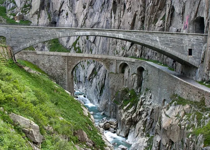 Realp-Andermatt 3,5 Locali Giardino Privato In Mezzo La Natura, Spettacolare Per Appassionati Montanbike, Pesca Ecc In Inverno Fai Sci Di Fondo Dal Giardino E Con Il Treno Davanti A Casa Si Raggiunge In 5Min Il Comprensorio Scistico Di Andermatt