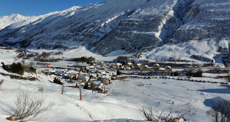 Realp-andermatt Nature Retreat: Mountain Biking, Skiing, And Scenic Train Access Apartment