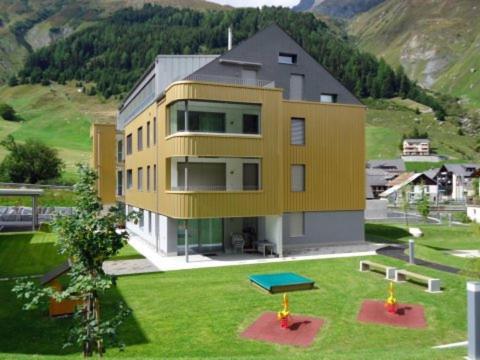 Realp-andermatt Nature Retreat: Mountain Biking, Skiing, And Scenic Train Access Apartment *