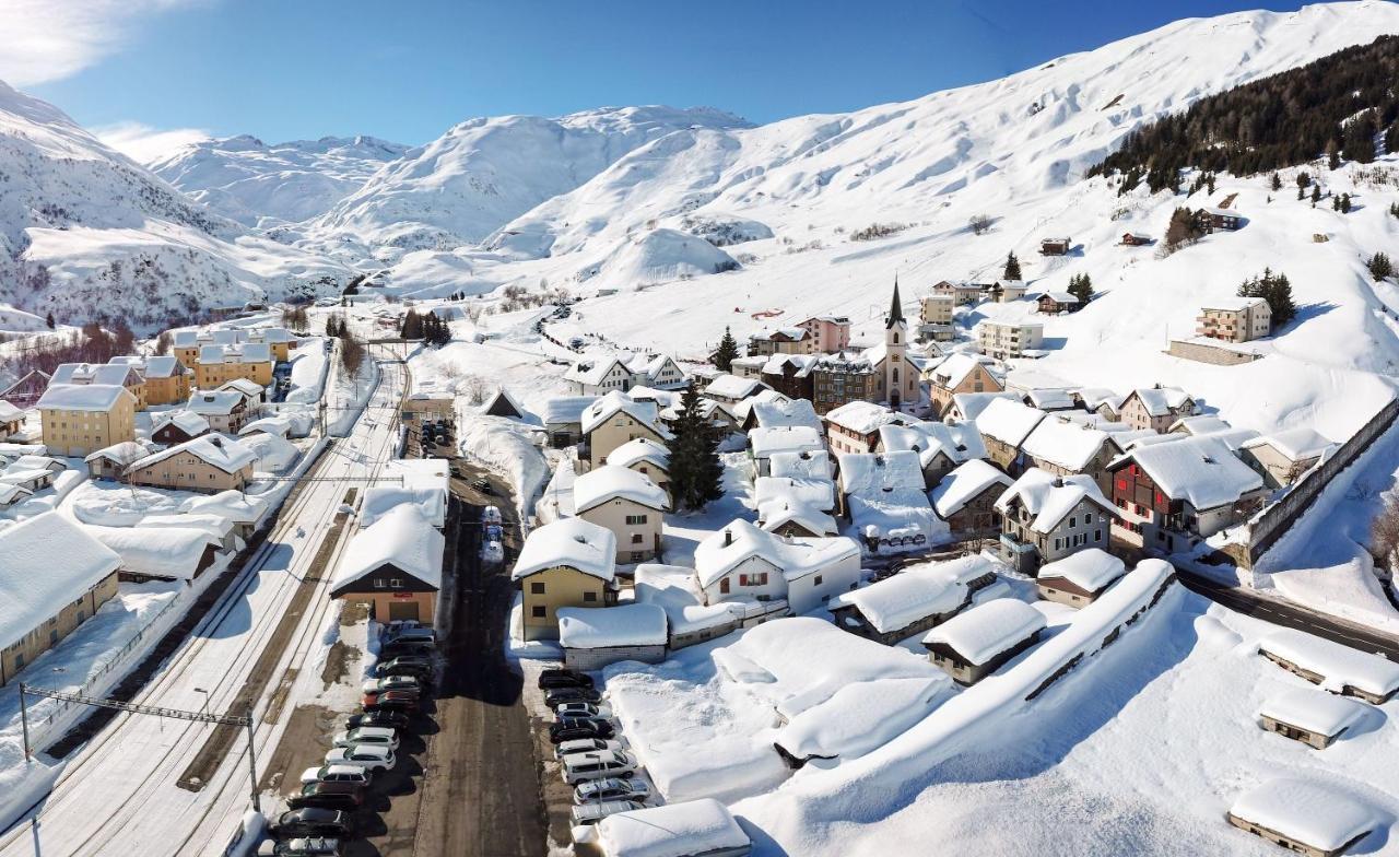 Realp-andermatt Nature Retreat: Mountain Biking, Skiing, And Scenic Train Access Apartment *